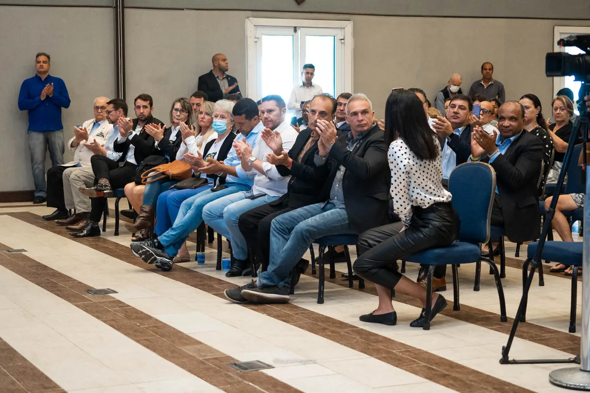 Participantes aplaudem durante workshop do Movimento Guarujá 2034